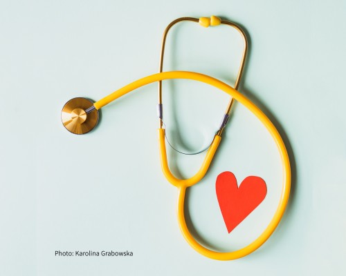 A stethoscope surrounding a heart